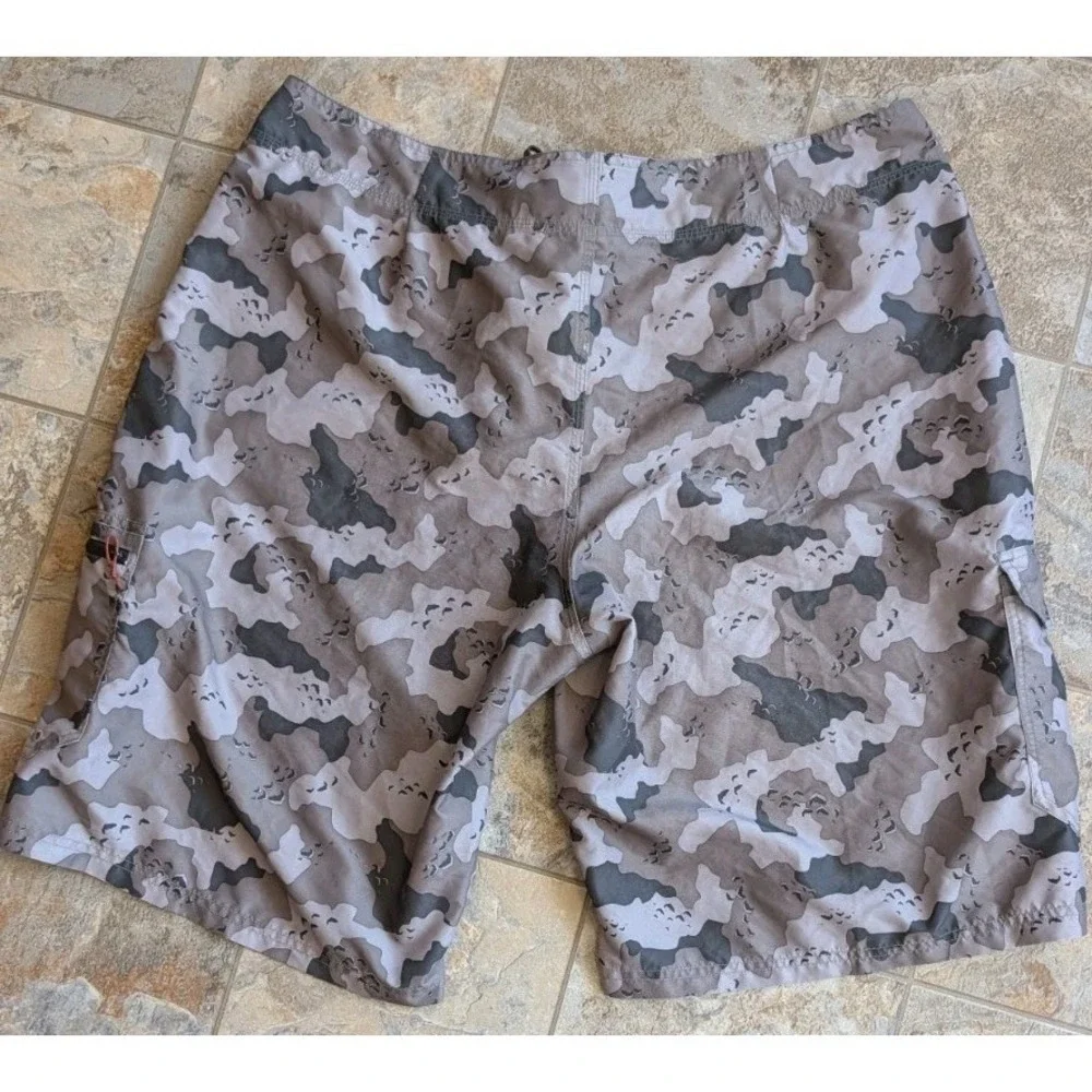 Simms Solarflex Men's 38-40 Unlined Fishing Swim Beach Board Shorts Gray Camo